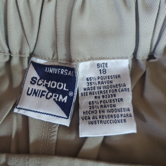 Girls uniform skort size 18, Khaki, with 2 flowers white design in front - Picture 2 of 6
